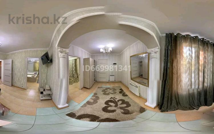 3-комнатная квартира · 100 м² · 1/1 этаж, Коркыт-аты 124 В — Площадь, новый базар ул. Бакирова за 15 000 ₸ в  — фото 83