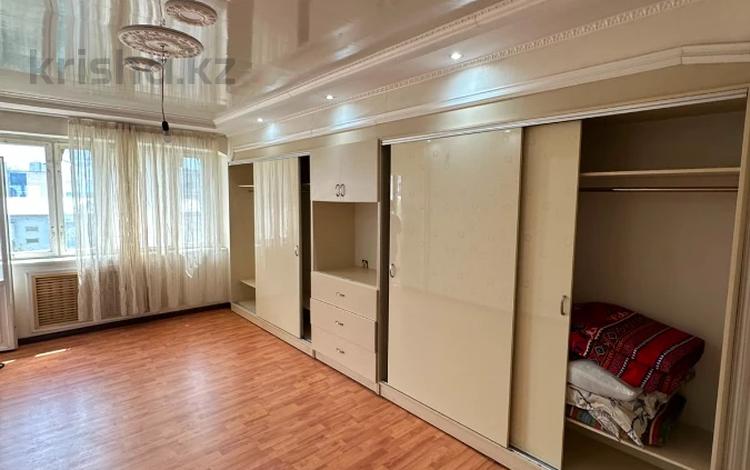 2-бөлмелі пәтер · 65 м² · 8/9 қабат, молдагуловой, бағасы: 45.8 млн ₸ в Алматы, Алмалинский р-н — фото 4