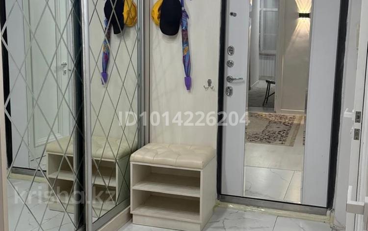 4-комнатная квартира · 80 м² · 8/18 этаж, Б. Момышулы 15/2 за 350 000 ₸ в Астане, Алматы р-н — фото 2
