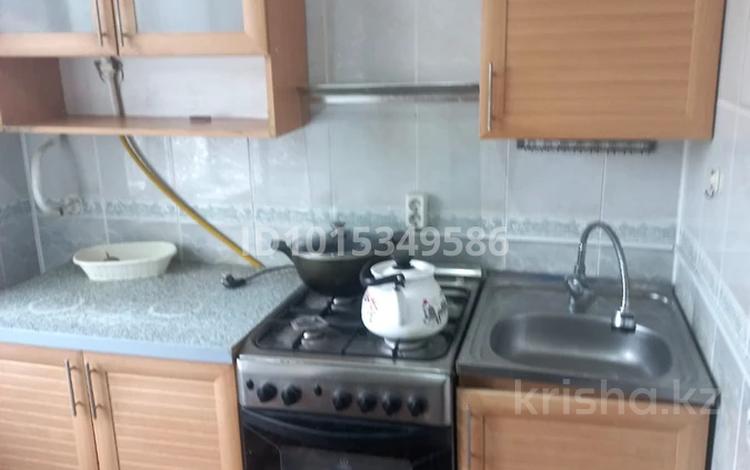 2-бөлмелі пәтер · 50 м² · 2/5 қабат, Привокзальный 17, бағасы: 15 млн ₸ в Атырау, мкр Привокзальный-5 — фото 2