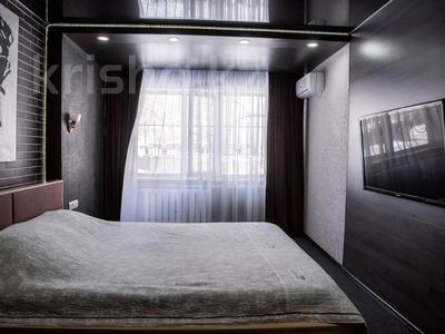 1-комнатная квартира, 32 м² по часам, Гоголя 53 — проспект Нуркена Абдирова за 2 500 〒 в Караганде, Казыбек би р-н