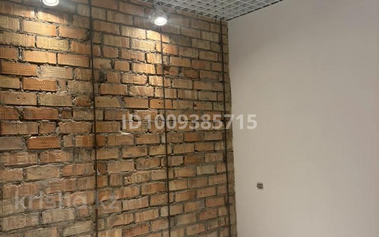 Свободное назначение, офисы, магазины и бутики, склады, салоны красоты, образование, кабинеты и рабочие места, студии · 16 м² за 130 000 〒 в Алматы, Бостандыкский р-н — фото 4