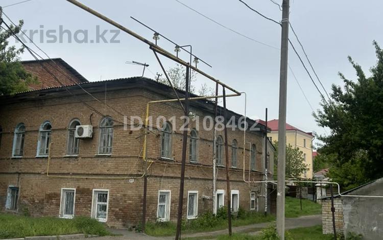 2-бөлмелі пәтер · 58 м² · 2/2 қабат, Ескалиева 68, бағасы: 10 млн ₸ в Уральске — фото 2