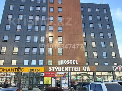 1 бөлме · 42 м² · 6/8 қабат, 12 ш/а. 14 А — В центре города, напротив Актобе ажары, бағасы: 7 000 ₸ в мкр 12