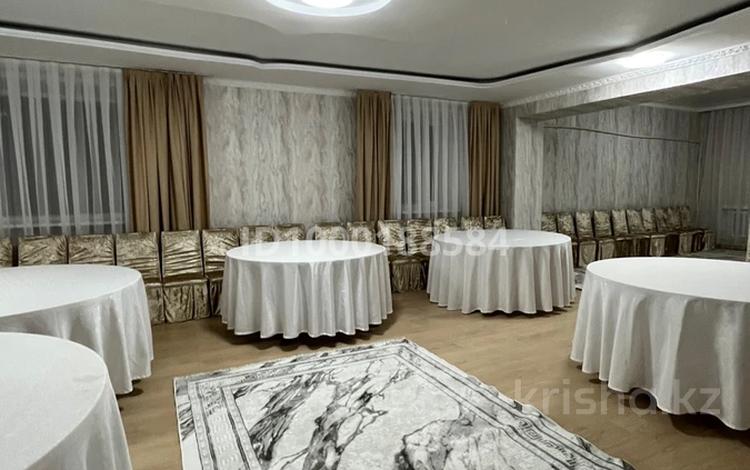 Жеке үй · 8 бөлме · 450 м², Күнгей ш/а., Жанабаева 4, бағасы: 120 000 ₸ в Караганде, Казыбек би р-н — фото 2