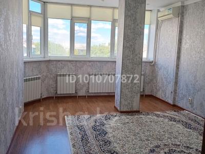 3-комнатная квартира · 85 м² · 5/6 этаж, мкр Женис 21 — Дом находится над аптекой назель, возле рынок Женис за 31 млн 〒 в Уральске