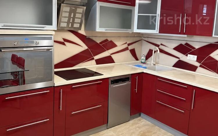 2-бөлмелі пәтер · 80 м², Иманова, бағасы: 300 000 ₸ в Астане, р-н Байконур — фото 202