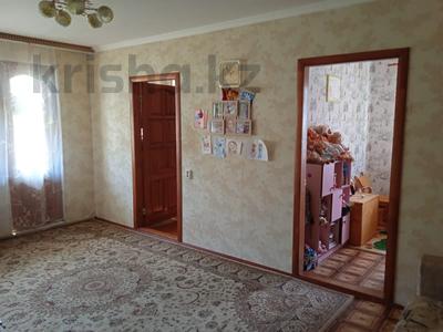 4-комнатная квартира, 61 м², 3/5 этаж, Акмурзина за 16 млн 〒 в Уральске