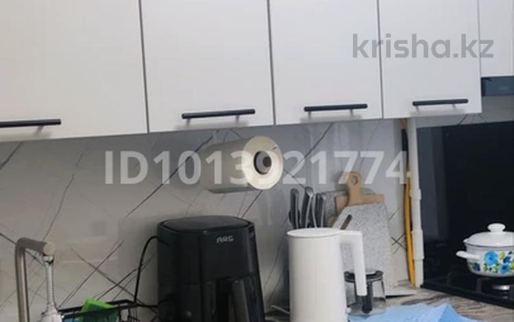 3-комнатная квартира · 63 м² · 2/5 этаж, Абая — Денвик за 350 000 ₸ в Уральске, мкр Школьник — фото 2