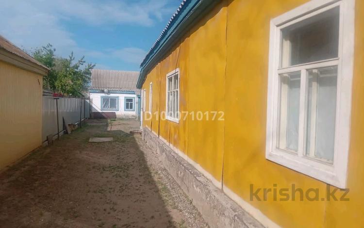 Жеке үй · 7 бөлме · 100 м² · 8 жүзд., Монке бий 93 — Возле Железнодорожной больницы, пересечение улиц Мясоедова и Монке бий, бағасы: 25 млн ₸ в Актобе — фото 2