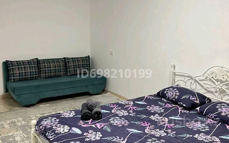 1-бөлмелі пәтер · 40 м² · 1/5 қабат, 11 ш/а. — Додо Пицца, бағасы: 2 000 ₸ в Актобе, мкр 11 — фото 3