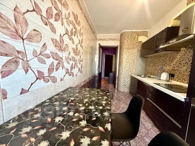 1-комнатная квартира · 55 м² · 7/12 этаж · помесячно, мкр Тастак-3, Розыбакиева 51 — Толе би за 210 000 〒 в Алматы, Алмалинский р-н