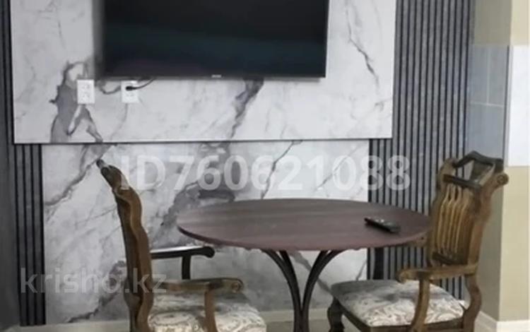 1-комнатная квартира · 40 м² · 1/9 этаж, Есенберлина за 14 000 〒 в Усть-Каменогорске — фото 2