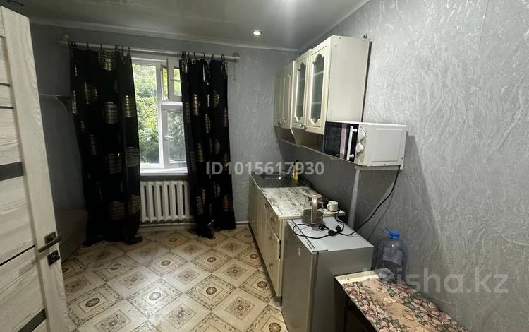 1-бөлмелі пәтер · 15 м² · 1/2 қабат, Школьная, бағасы: 90 000 ₸ в Уральске — фото 2
