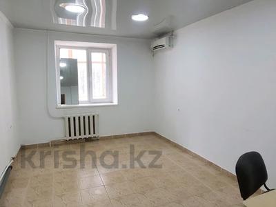 Свободное назначение, офисы, магазины и бутики, общепит, салоны красоты, медцентры и аптеки, образование · 63 м² за 13.5 млн 〒 в Уральске