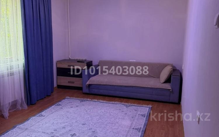 1-комнатная квартира · 35 м² · 1/5 этаж, мкр №6 32 за 250 000 ₸ в Алматы, Ауэзовский р-н — фото 2