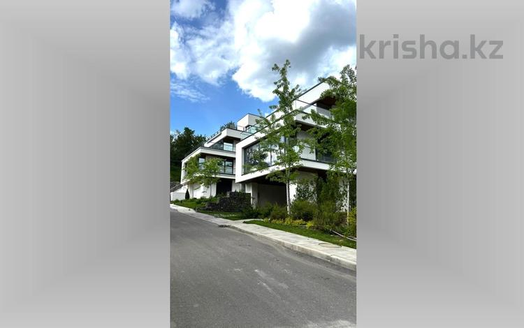 4-комнатная квартира · 200 м², Медеуский р-н за 230 млн 〒 в Алматы — фото 9