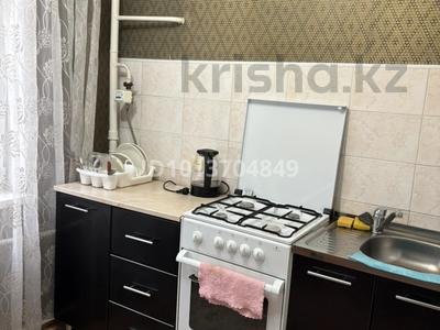 1-комнатная квартира · 32 м² · 2/5 этаж, мкр Новый Город, Ерубаева — Ориентировочно находится возле ТЦ «Абзал» за 11 000 ₸ в Караганде, Казыбек би р-н