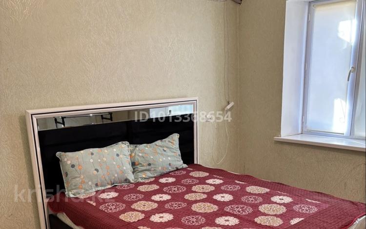 3-комнатная квартира · 70 м² · 1/5 этаж, Шугыла 50 — Район рядом с универсамом. Чистый и без запаха за 12 000 ₸ в  — фото 17
