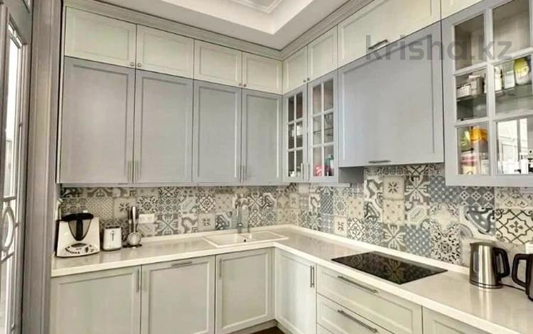 4-комнатная квартира · 165 м² · 6/10 этаж, Кабанбай Батыра 15 за 166 млн ₸ в Алматы, Медеуский р-н — фото 2