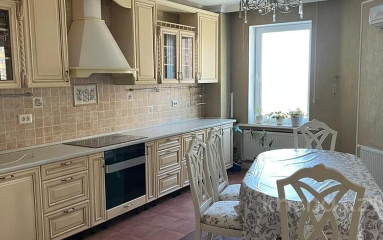3-бөлмелі пәтер · 140 м² · 4/15 қабат, ул. Султанбека Ходжанова 76к3, бағасы: 165 млн ₸ в Алматы, Бостандыкский р-н — фото 2