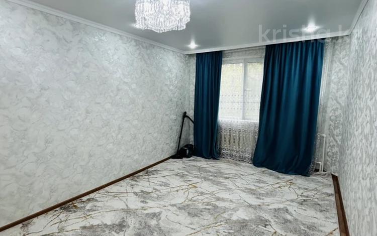 3-комнатная квартира · 62 м² · 2/5 этаж, мкр Юго-Восток, Муканова 8 за 22 млн ₸ в Караганде, Казыбек би р-н — фото 2