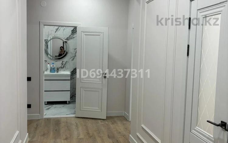 2-бөлмелі пәтер · 80 м² · 2/9 қабат, мкр Атырау, Абулхайыр хана 51б, бағасы: 35 млн ₸ — фото 4