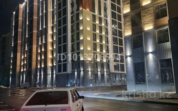3-комнатная квартира · 90.7 м² · 6/13 этаж, мкр Юго-Восток, Букетова 3 за 40 млн ₸ в Караганде, Казыбек би р-н — фото 2
