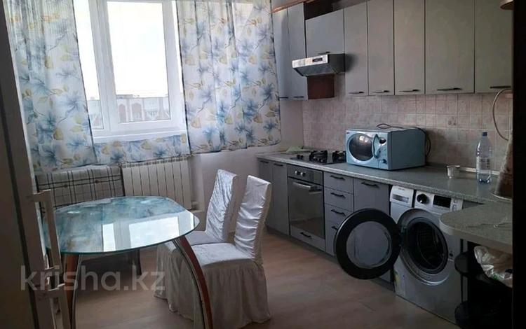 2-комнатная квартира · 60 м², мкр Аксай-4 за 250 000 ₸ в Алматы, Ауэзовский р-н — фото 2