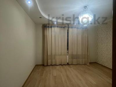 4-бөлмелі пәтер · 136 м² · 1/5 қабат, Мкр. Алтын орда 17г, бағасы: 270 000 〒 в Актобе