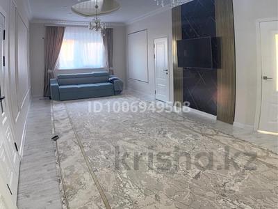 Отдельный дом · 4 комнаты · 224 м², мкр Сарыкамыс-2, 7 24 за 500 000 〒 в Атырау