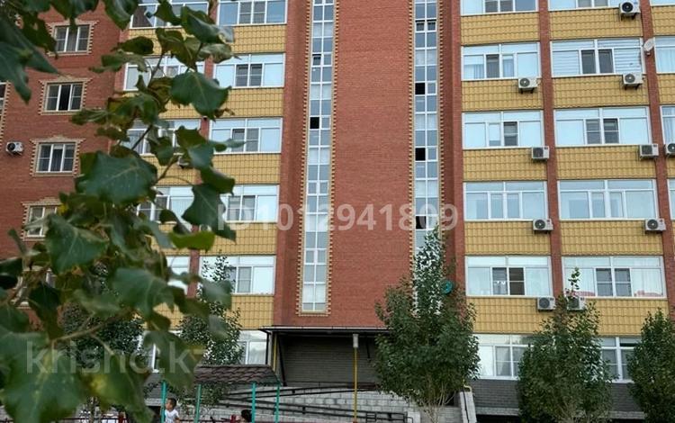 1-комнатная квартира · 74 м² · 2/9 этаж, мкр. Алтын орда, Санкибай батыра — Гипермаркет Дина, капитал плаза, улица Тауелсиздик за 12 000 ₸ в Актобе — фото 7