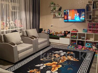 Пәтерлер в Карагандинской обл.: 3-бөлмелі пәтер · 66.3 м² · 1/2 қабат, ул. Сейфуллина, бағасы: 8.5 млн 〒 3-бөлмелі пәтер · 66.3 м² · 1/2 қабат, ул. Сейфуллина, бағасы: 8.5 млн 〒 в Темиртау