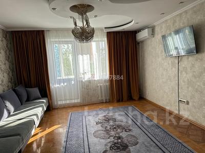 4-комнатная квартира · 85 м² · 5/9 этаж, Дулатова 167 — Центр за 300 000 〒 в Семее