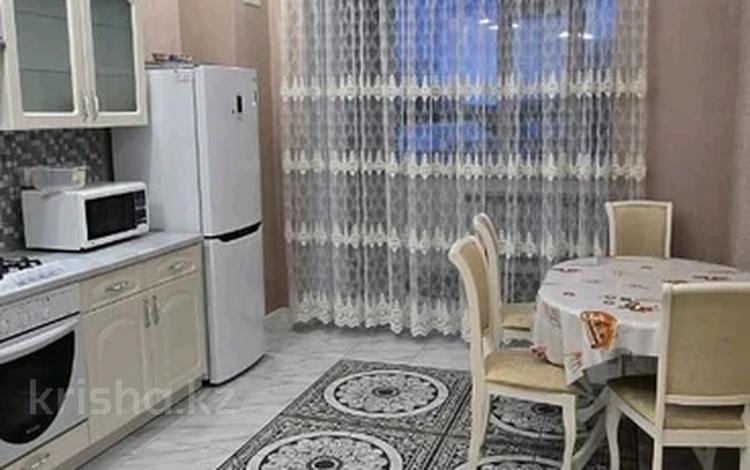 2-бөлмелі пәтер · 80 м² · 3/7 қабат, Назарбаева 233, бағасы: 300 000 ₸ в Уральске — фото 2