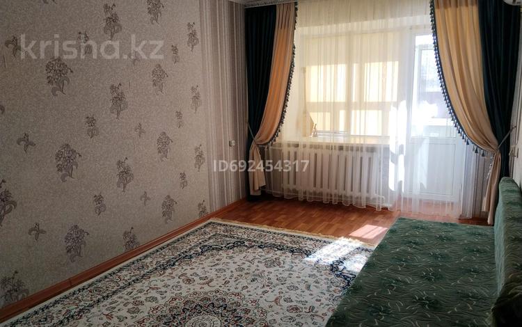 2-комнатная квартира, 44 м², 2 этаж, Валиханова за 7.5 млн 〒 в Алге — фото 2