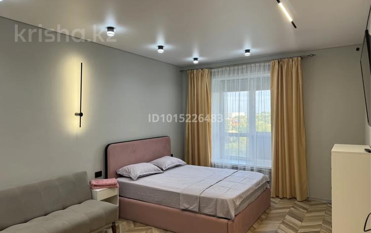 1-комнатная квартира · 52 м² · 5/10 этаж, мкр Женис 40 за 16 000 ₸ в Уральске — фото 2