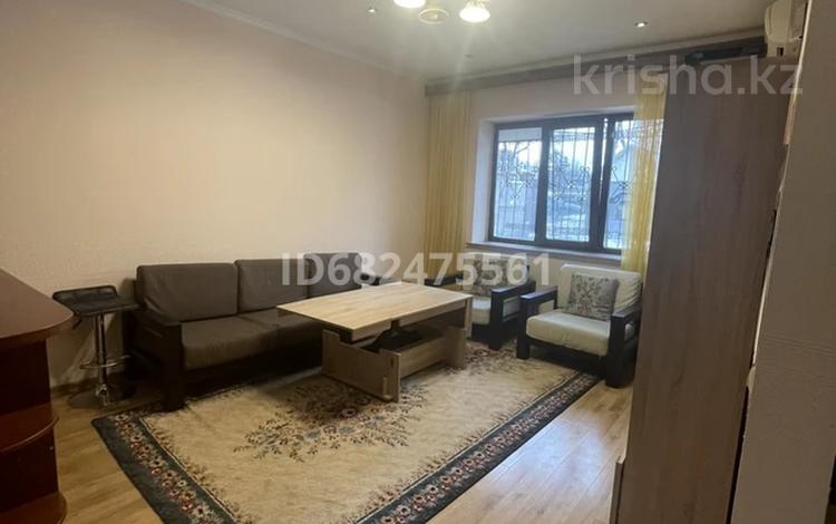 3-комнатная квартира, 90 м², 1/3 этаж помесячно, Аль-фараби 43