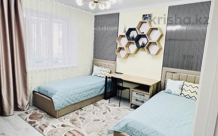 3-комнатная квартира, 120 м², 4/5 этаж помесячно, мкр Думан-2 за 430 000 〒 в Алматы, Медеуский р-н — фото 2