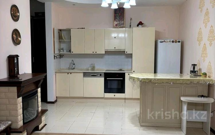 2-комнатная квартира · 74 м² · 9/22 этаж, Шамши Калдаяков 11 за 350 000 ₸ в Астане, Сарайшык р-н — фото 2