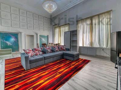 Жеке үй · 4 бөлме · 250 м² · 6 сот., Тауке хана 35 — Центр, бағасы: 1.5 млн 〒 в Шымкенте, Аль-Фарабийский р-н