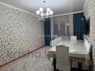 4-комнатная квартира · 95.8 м² · 2/5 этаж, мкр 8 66 — Пересечение ул Гришина и 101 за 28.5 млн ₸ в Актобе