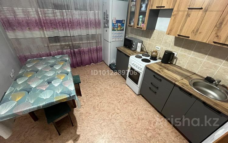 2-бөлмелі пәтер · 60 м² · 6/9 қабат, Байтурсынова 65 — Навостройка спорклуб тарланның артында новый дом барлық жағдай жасалған, бағасы: 190 000 ₸ в Семее — фото 2