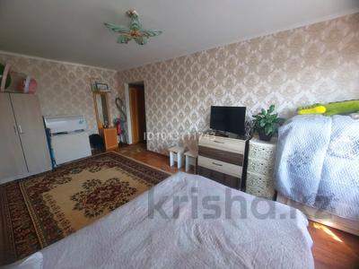 1-комнатная квартира · 32 м² · 5/5 этаж, Самал 27 — Магазин "Қайни", Остановка 1,3,33, Кафе "Самал" за 11 млн ₸ в Талдыкоргане, мкр Самал