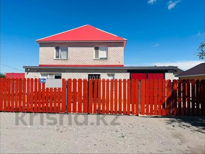 Отдельный дом · 5 комнат · 180 м² · 10 сот., мкр Жастар 2 за 45 млн ₸ в Актобе, жилой массив Жанаконыс