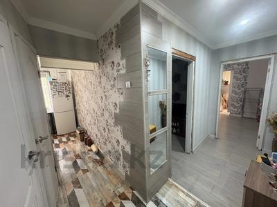 4-комнатная квартира · 61 м² · 4/5 этаж, авиагородок за 16.8 млн 〒 в Актобе, мкр Авиагородок