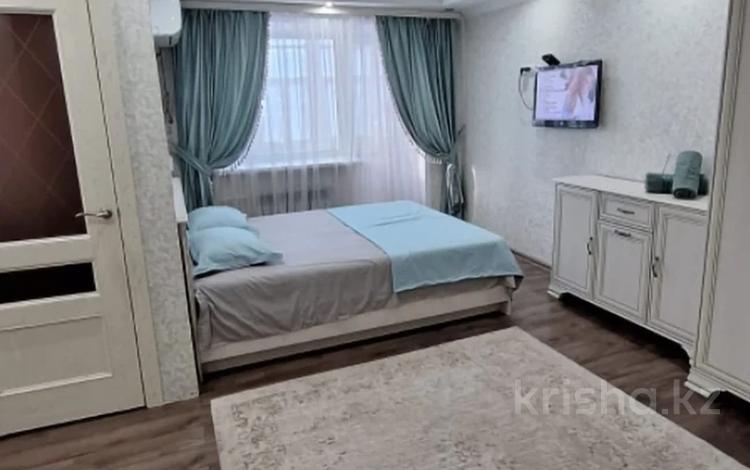 1-бөлмелі пәтер · 50 м² · 2/5 қабат, Жаңа қала ш/а. 64, бағасы: 1 500 ₸ в Караганде, Казыбек би р-н — фото 2