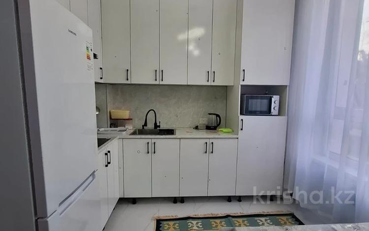 1-комнатная квартира · 50 м² · 1/16 этаж, Утеген батыра 11 — СРОЧНО за 300 000 ₸ в Алматы, Ауэзовский р-н — фото 2