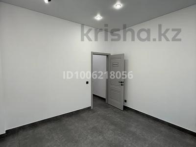 Офисы, магазины и бутики, склады, салоны красоты, медцентры и аптеки, образование, развлечения · 55 м² за 35 млн 〒 в Актобе, мкр. Алтын орда