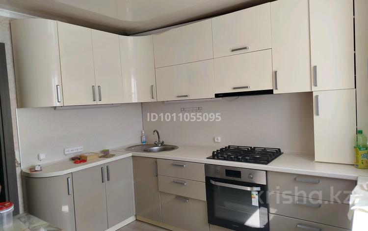 2-комнатная квартира · 52 м² · 6/9 этаж, 11 микрорайон 6 за 13 млн 〒 в Лисаковске — фото 2